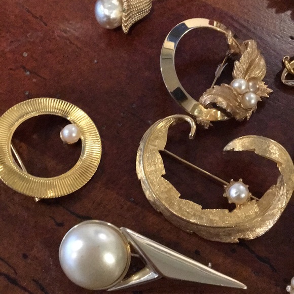 Vintage pins 1 for $10 - Picture 4 of 4